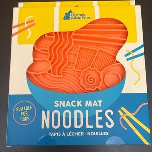 Homes Alive Pets Noodle Snack Mat